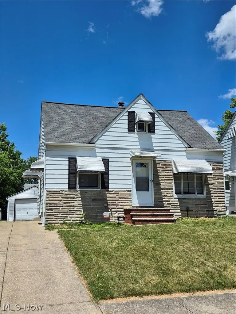 14211 Tabor Avenue, Maple Heights, OH 44137 - #2