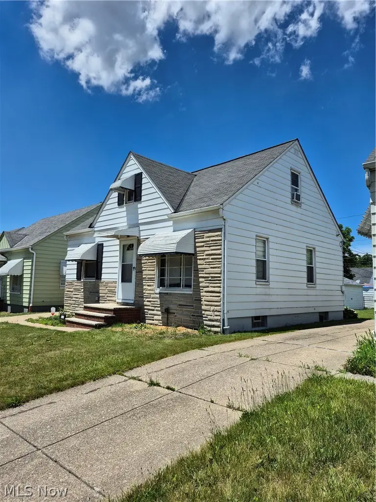 14211 Tabor Avenue, Maple Heights, OH 44137 - #3