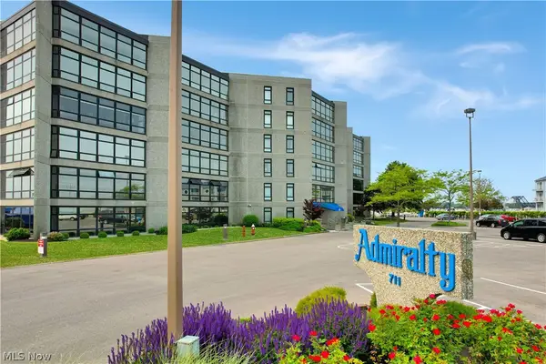 711 W Lakeshore Drive #203, Port Clinton, OH 43452