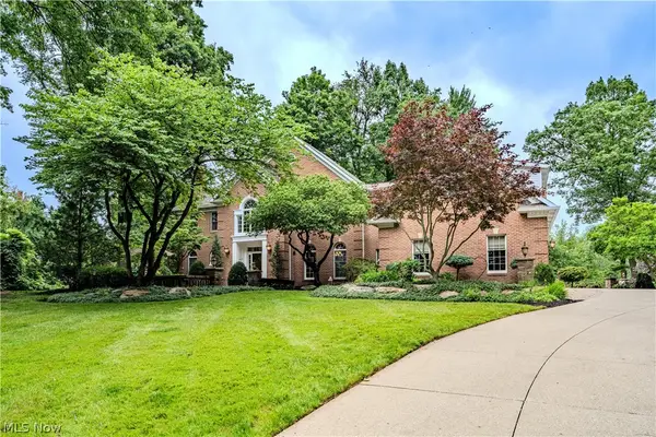 17504 Willow Wood Drive, Strongsville, OH 44136