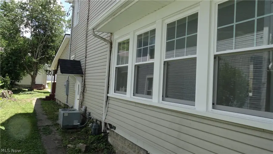 556 Louisiana Avenue, Chester, WV 26034 - #2