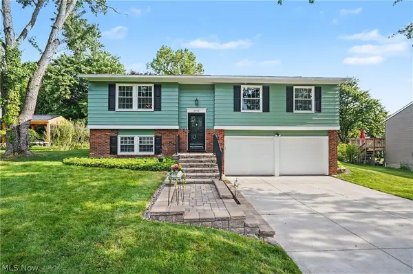 2904 Burr Oak Drive, Akron, OH 44333