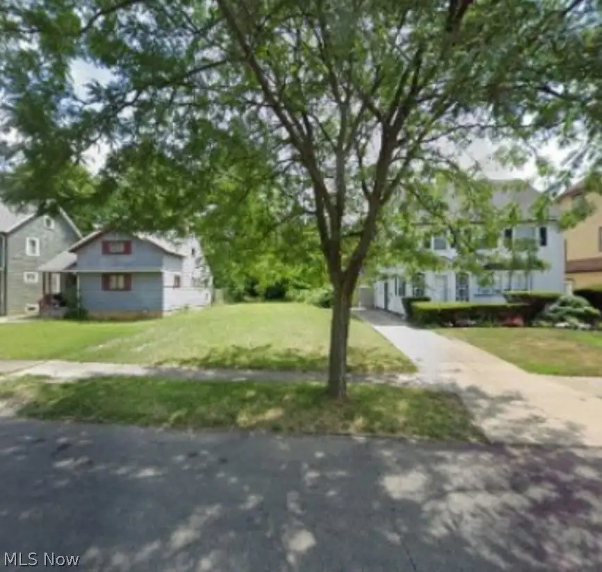 907 Nela View Road, Cleveland Heights, OH 44112 - #3