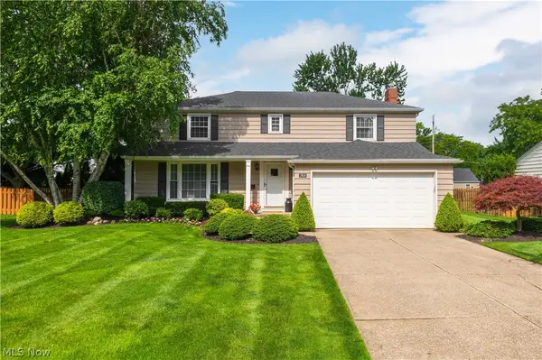 2808 W Asplin Drive, Rocky River, OH 44116