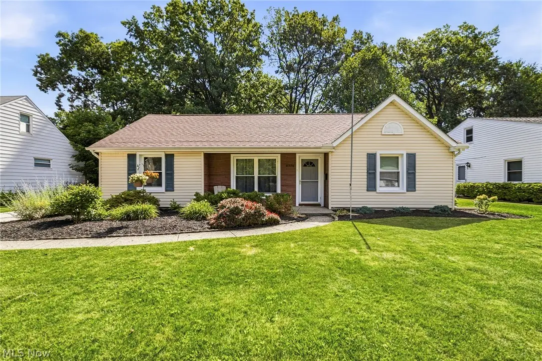 8225 Dartmoor Road, Mentor, OH 44060 - #1