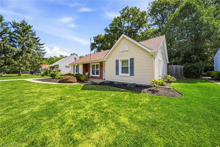 8225 Dartmoor Road, Mentor, OH 44060 - #3