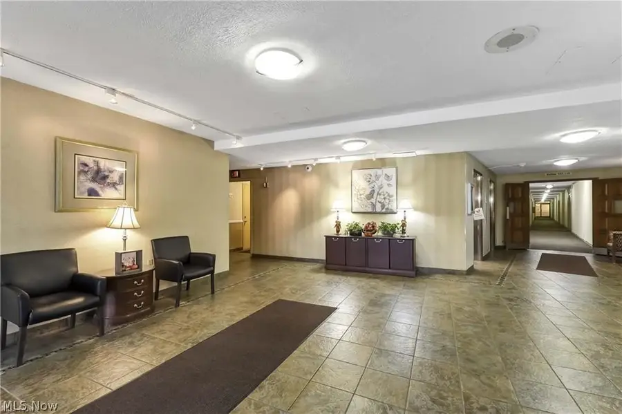 11850 Edgewater Drive #1008, Lakewood, OH 44107 - #2