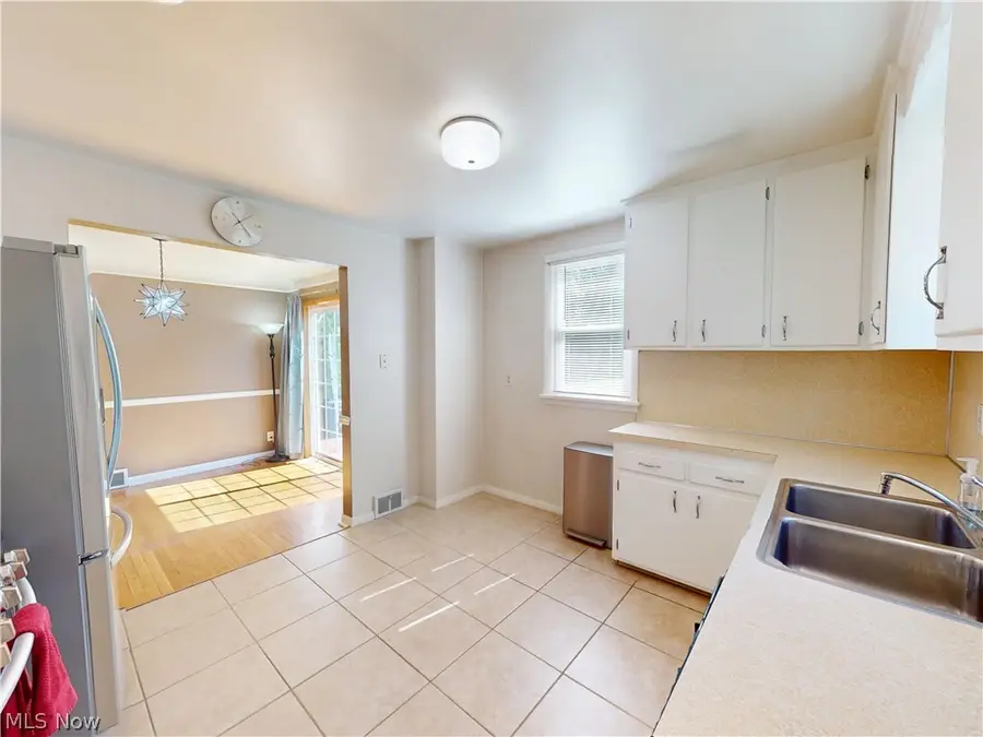 1179 Roland Road, Lyndhurst, OH 44124 - #3