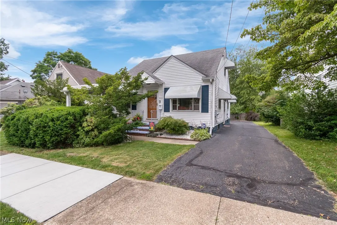 1924 16th Sw Street, Akron, OH 44314 - #1