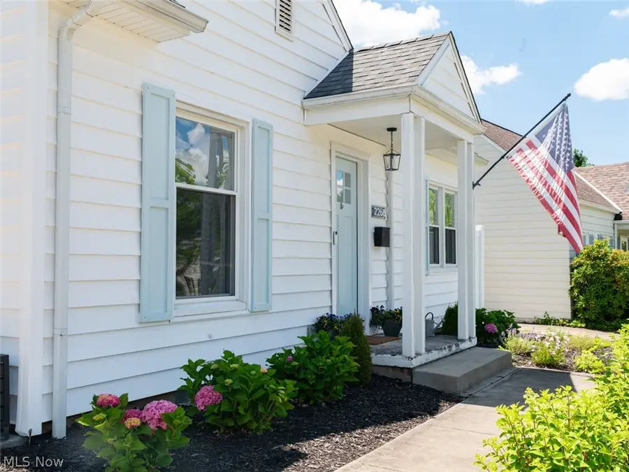 2268 Parkview Drive, Cuyahoga Falls, OH 44223 - #2