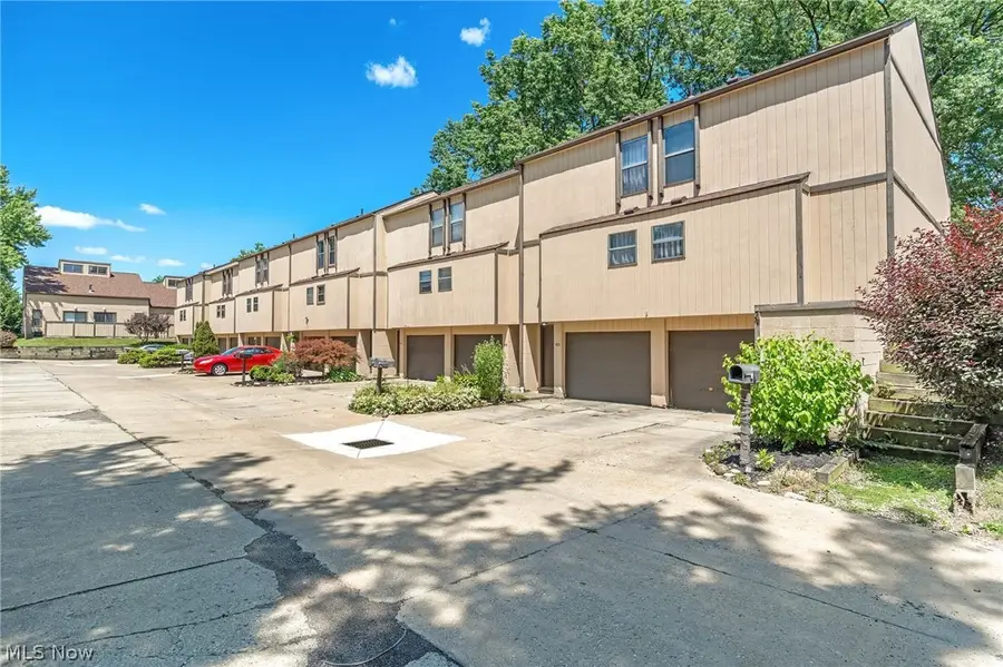 621 Center Avenue, Cuyahoga Falls, OH 44221 - #3