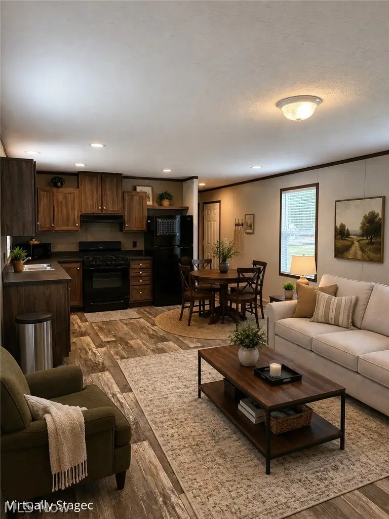 58 Betty Lou Drive, Middlefield, OH 44062 - #3