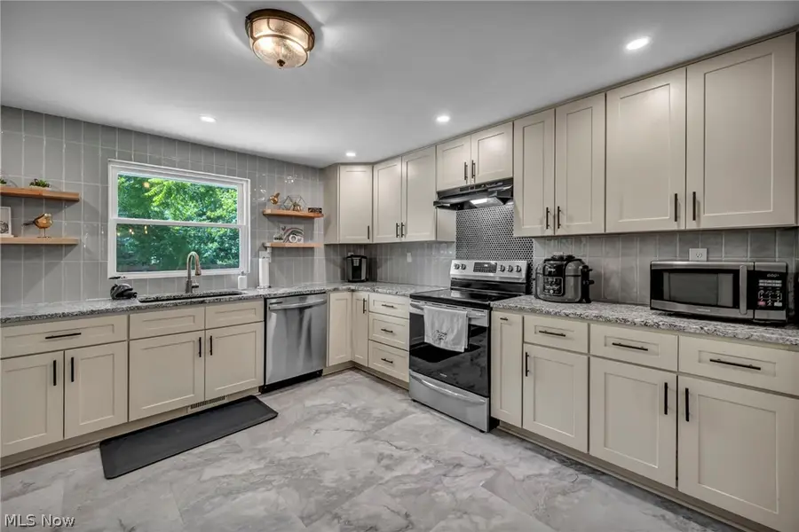 145 Hall Drive, Wadsworth, OH 44281 - #2
