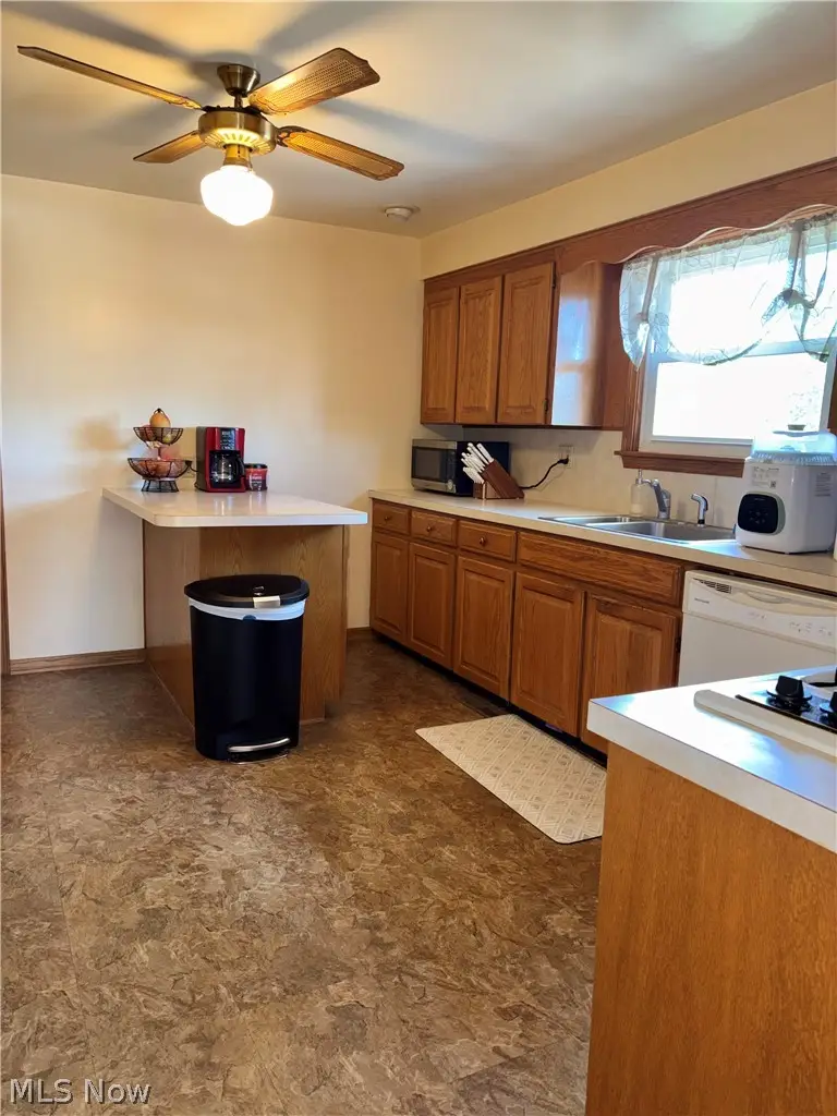 1407 W Valentine Nw Circle, Canton, OH 44708 - #2