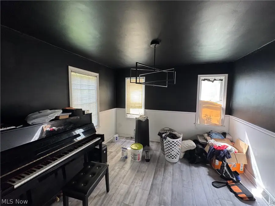 19907 Ridgewood Avenue, Warrensville Heights, OH 44122 - #3