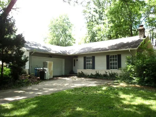 8454 Glenbrook Drive, Olmsted Falls, OH 44138 - #2