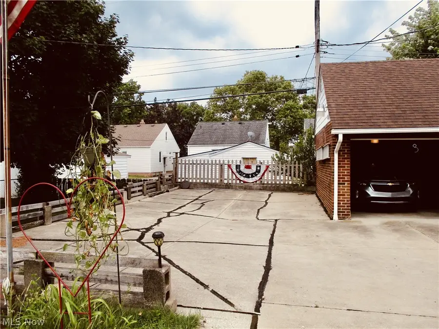 6411 Snow Road, Parma, OH 44129 - #3