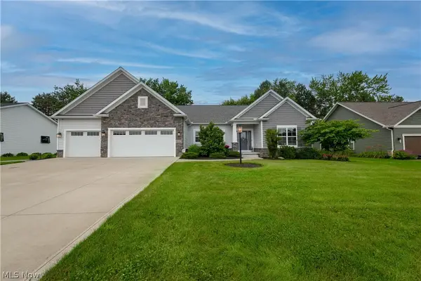 8087 Blue Spruce Nw Circle, North Canton, OH 44720