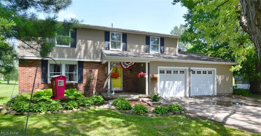 17615 Indian Hills Drive, Chagrin Falls, OH 44023 - #2