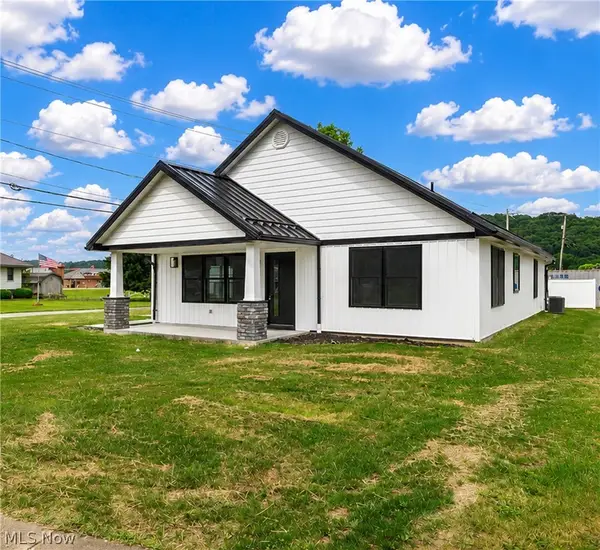 1545 Roanoke Avenue, Uhrichsville, OH 44683