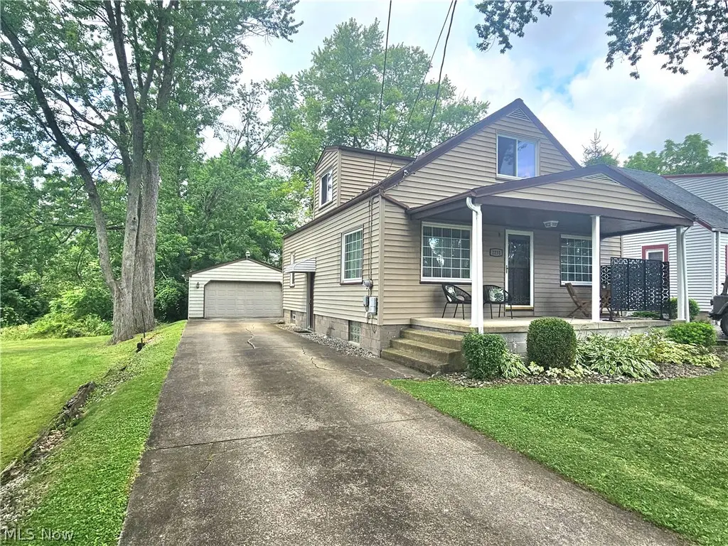 2231 N Glenwood Avenue, Niles, OH 44446 - #1