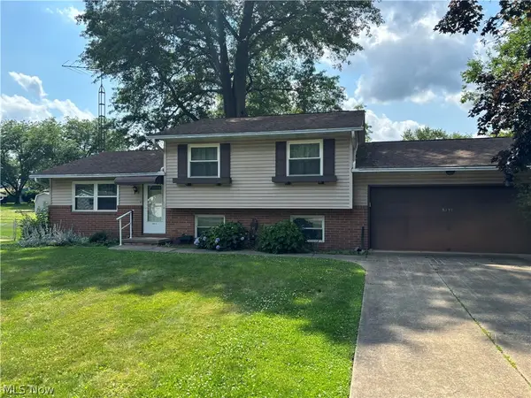 8597 Elmfield Nw Street, Canal Fulton, OH 44614