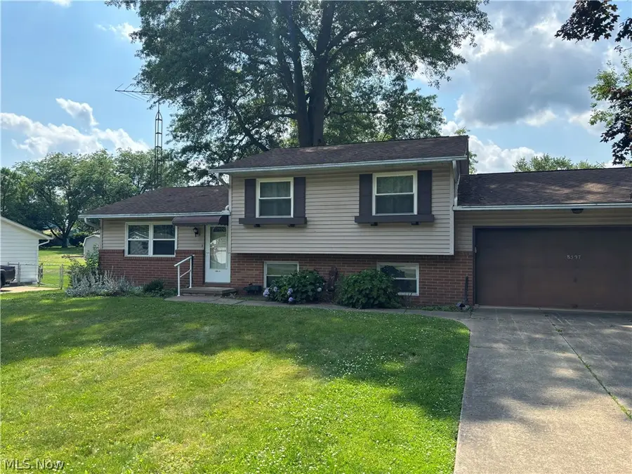 8597 Elmfield Nw Street, Canal Fulton, OH 44614 - #2