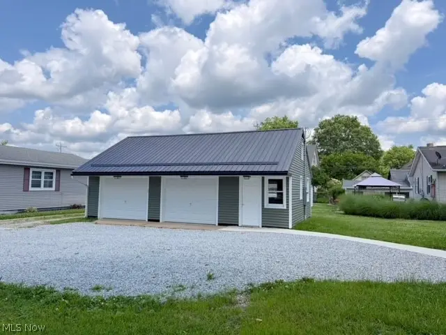 131 W 10th Street, Uhrichsville, OH 44683 - #3