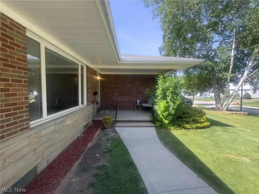 2588 17th Street, Cuyahoga Falls, OH 44223 - #3