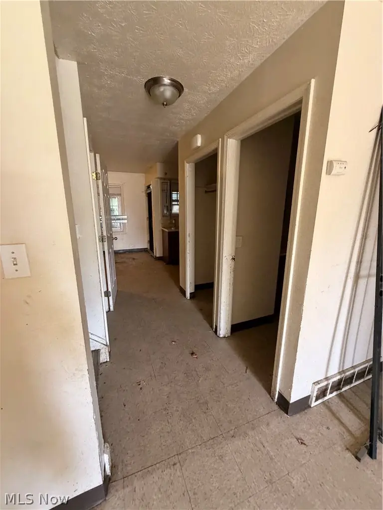 9321 Manor Avenue, Cleveland, OH 44104 - #3