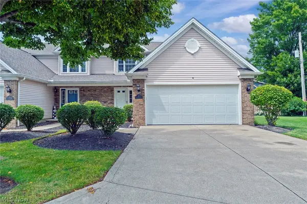 35 Sunset Cove Circle, Eastlake, OH 44095