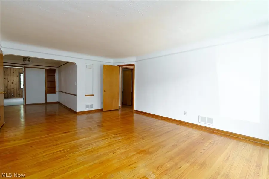 16223 Bardbury Avenue, Middleburg Heights, OH 44130 - #3
