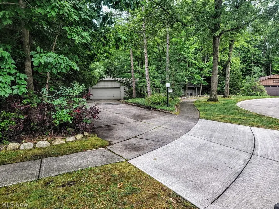 11604 Park Moss Avenue, Strongsville, OH 44136 - #2
