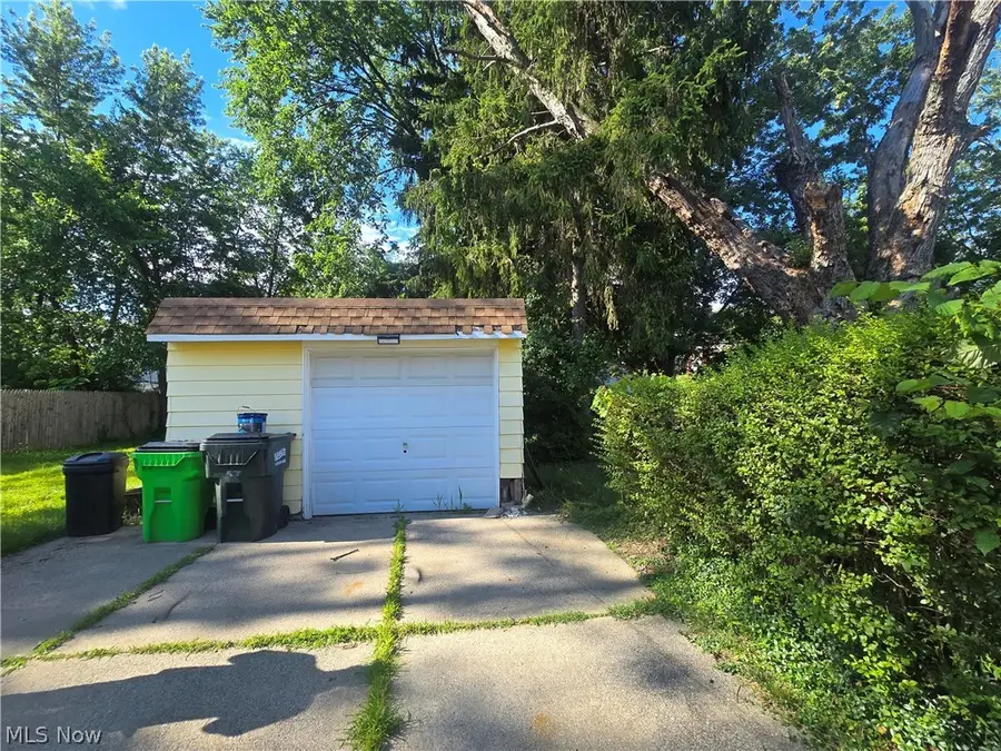 19403 Ridgewood Avenue, Warrensville Heights, OH 44122 - #3