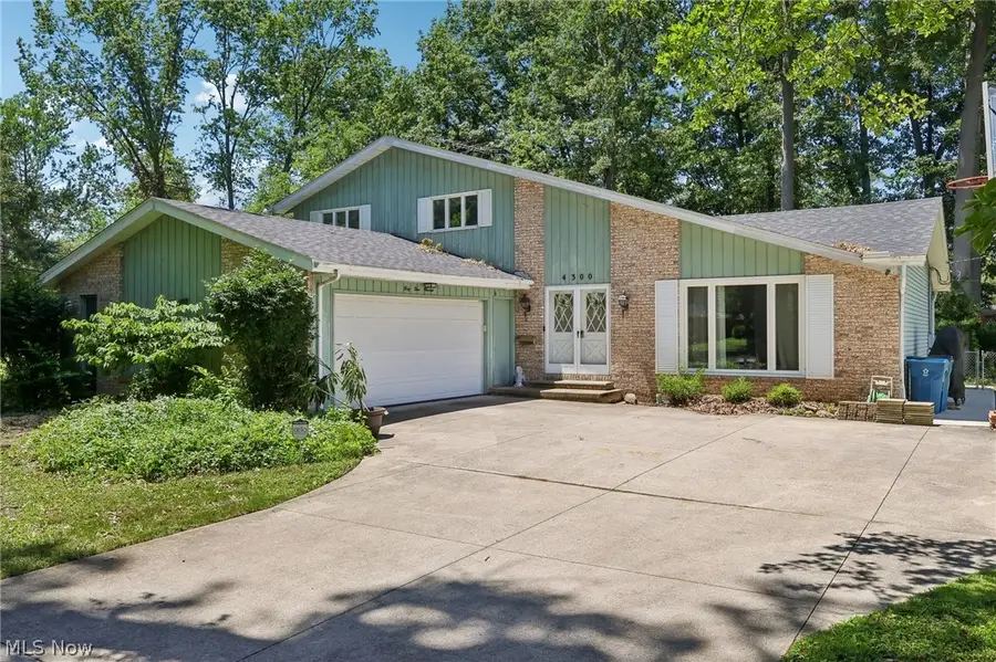 4300 Washington Avenue, Lorain, OH 44052 - #3