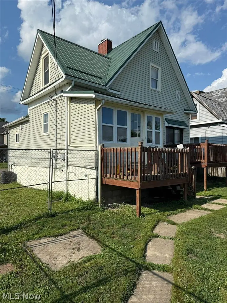 426 W 4th Street, Uhrichsville, OH 44683 - #1