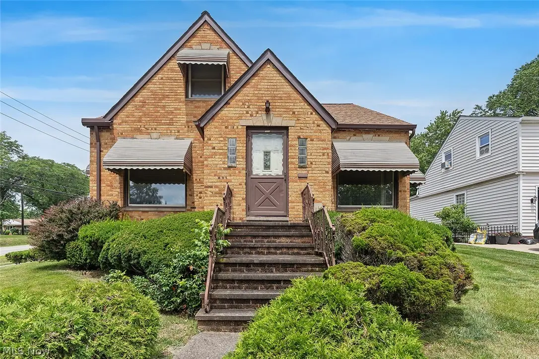 7506 Briarcliff Parkway, Middleburg Heights, OH 44130 - #1