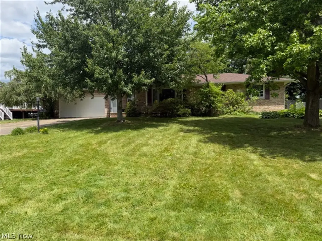 1333 Clarence Nw Street, Uniontown, OH 44685 - #1