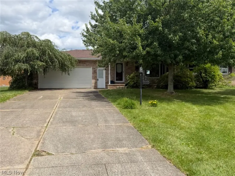 1333 Clarence Nw Street, Uniontown, OH 44685 - #2
