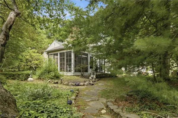 303 Cordelia Sw Street, North Canton, OH 44720