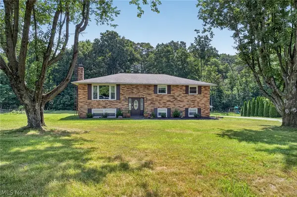 8494 E Wadora Nw Circle, North Canton, OH 44720