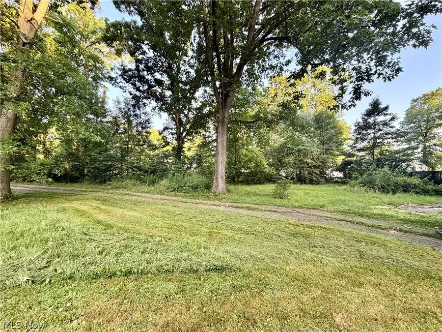 3275 Crestview Avenue, Warren, OH 44483 - #2