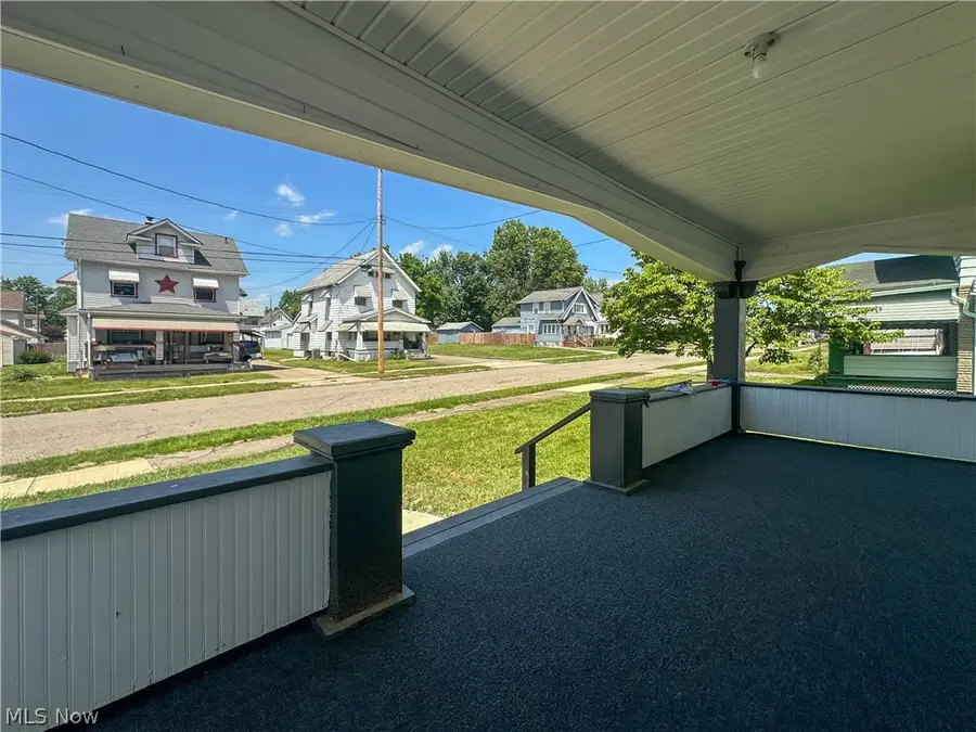 221 E 2nd Street, Girard, OH 44420 - #3