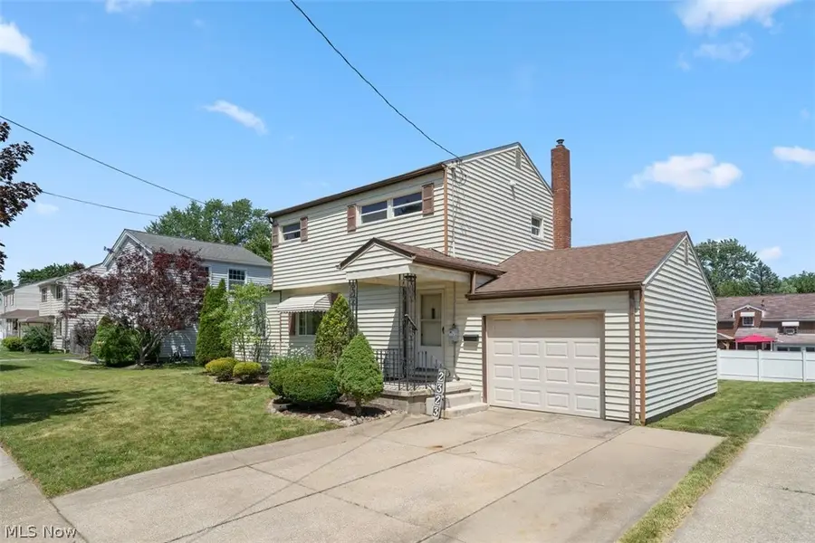 2323 13th Street, Cuyahoga Falls, OH 44223 - #3