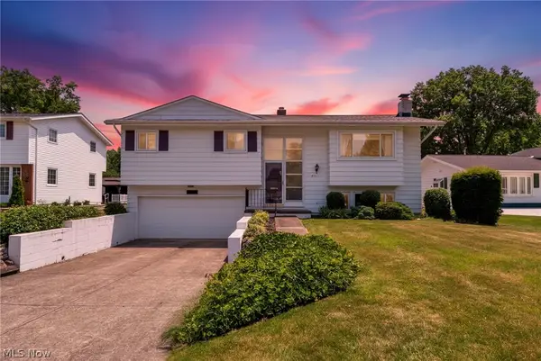 5773 Sherwood Drive, North Olmsted, OH 44070