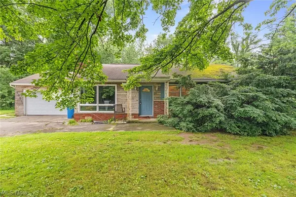 2253 Hi Vue Drive, Green, OH 44312