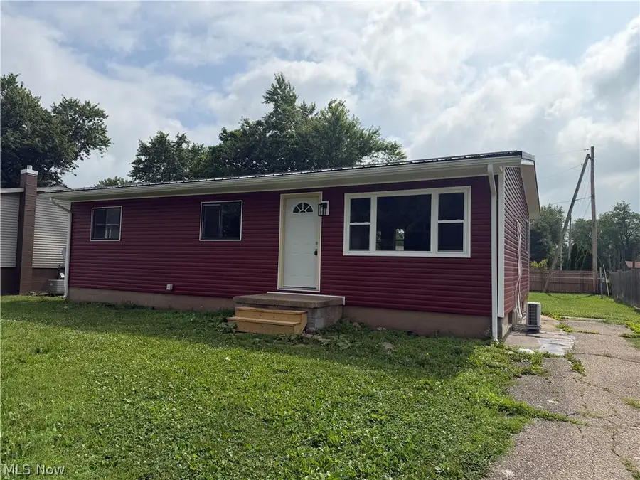 591 Chestnut Street, Newcomerstown, OH 43832 - #2