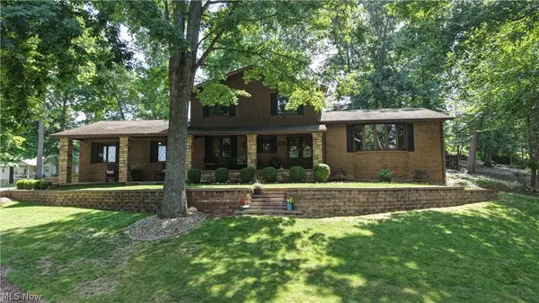 2356 Beechwood Nw Drive, Dover, OH 44622