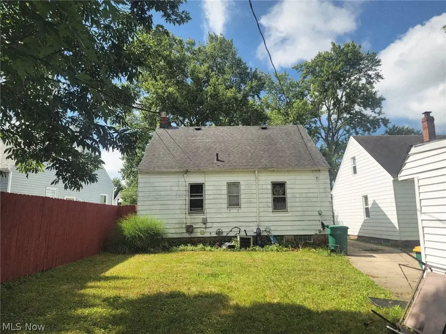 18305 Knoll Drive, Maple Heights, OH 44137 - #2