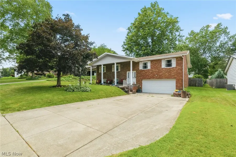 912 S Azalea Boulevard, Barberton, OH 44203 - #2